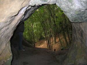 3-grotte au dessus du gîte